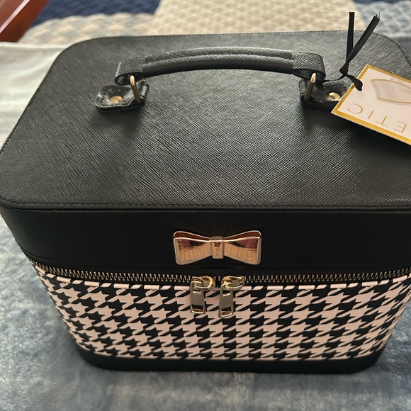 Cosmetic Case - Picture 4 of 4